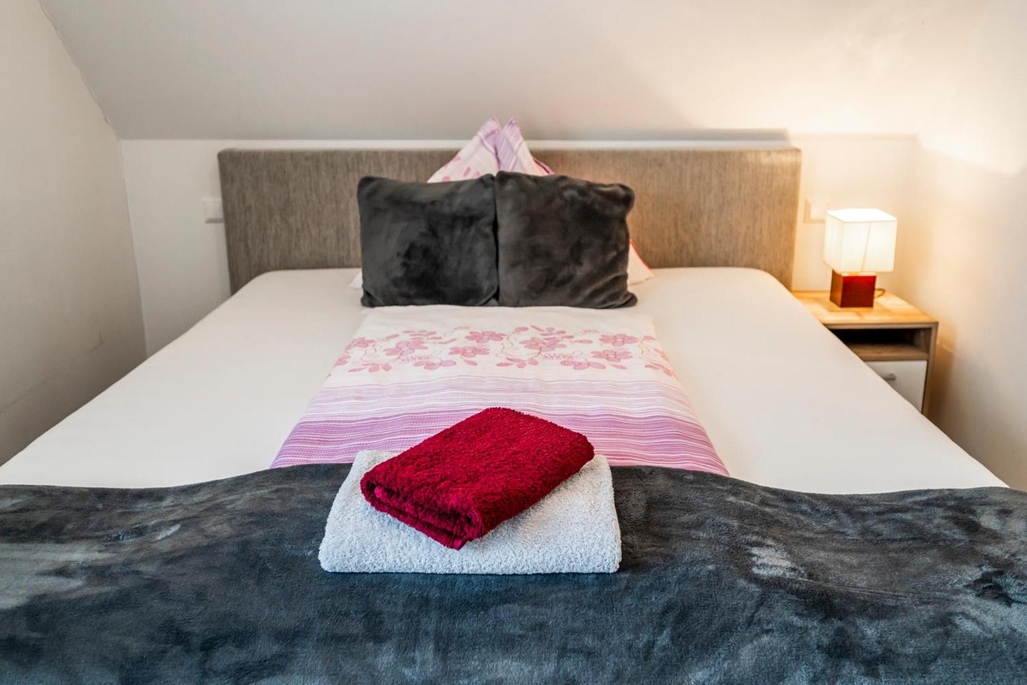 Die Schlafstube - Bed & Breakfast เซลท์เว็ก ภายนอก รูปภาพ
