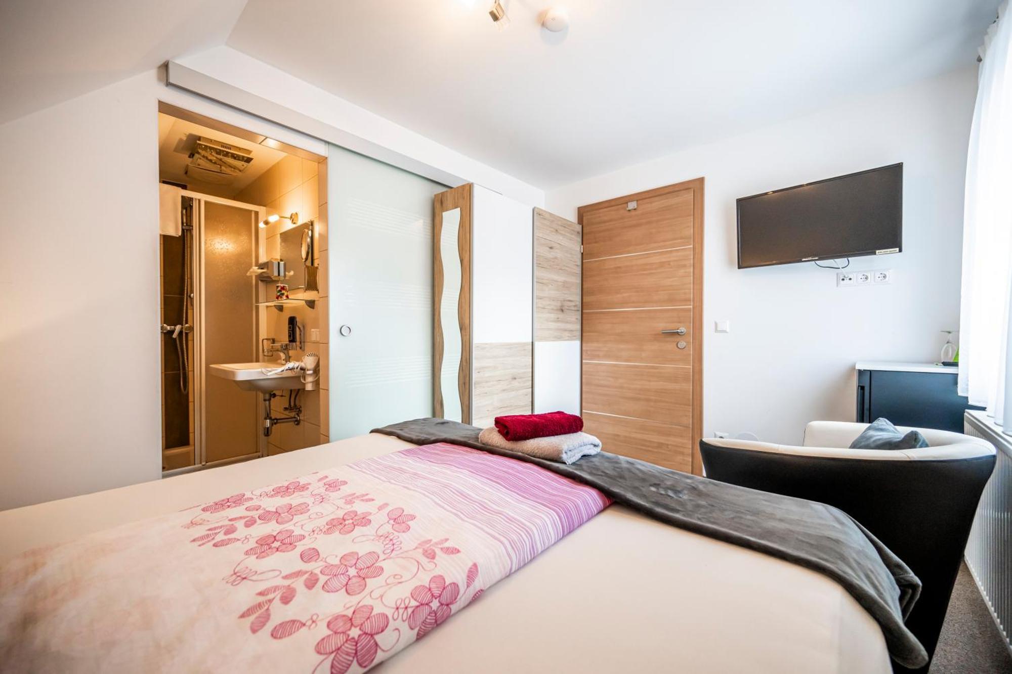 Die Schlafstube - Bed & Breakfast เซลท์เว็ก ภายนอก รูปภาพ