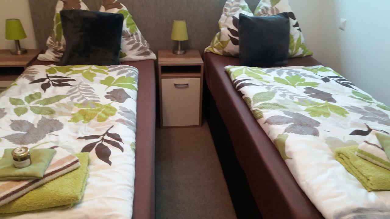 Die Schlafstube - Bed & Breakfast เซลท์เว็ก ภายนอก รูปภาพ